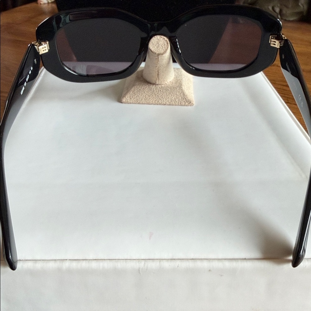 🕶️KendraScottNewStyleSunglassesRectangularModernFaceted FrontGemstonesOnSidesNWT - Picture 6 of 10